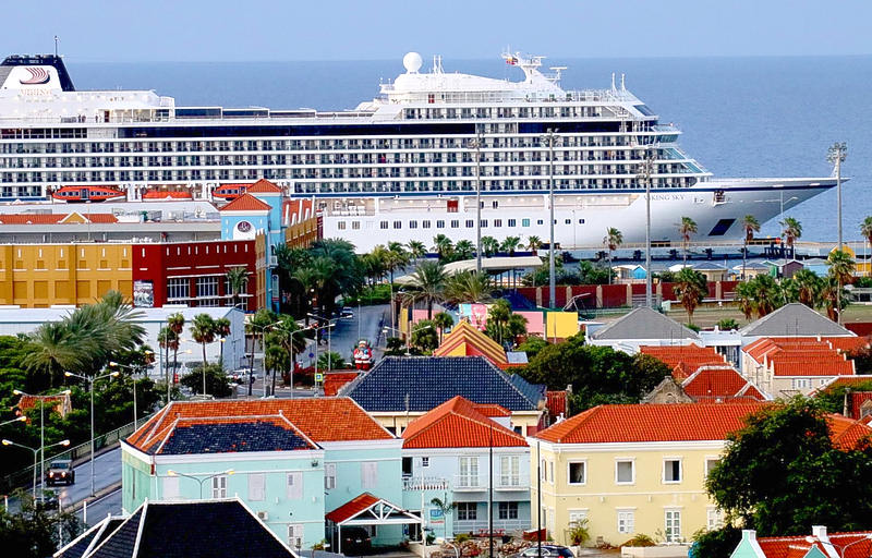 Noors cruiseship voor het eerst op Curaçao