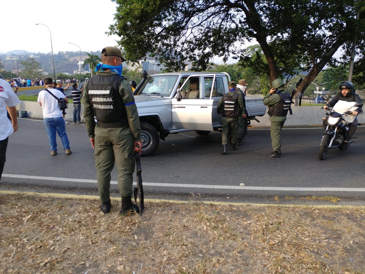 Guaidó roept militairen op om Maduro te verjagen