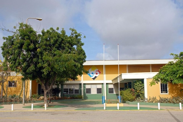 Leerlingen VMBO Bonaire krijgen thuis les vanwege besmetting docenten SGB 