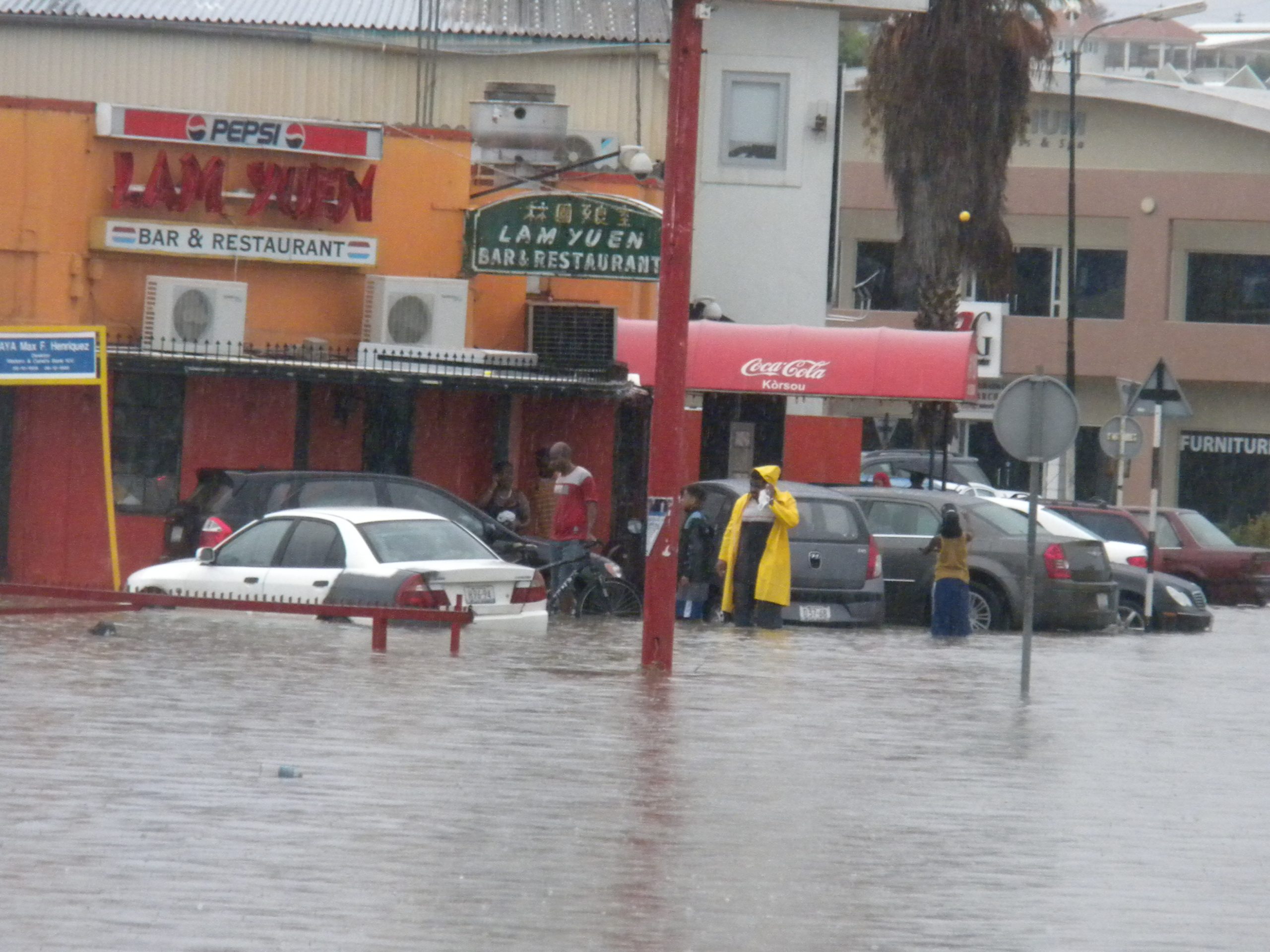 curacao hurricane        
        <figure class=