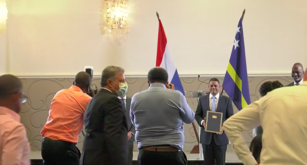 Curaçao en Nederland tekenen voor akkoord