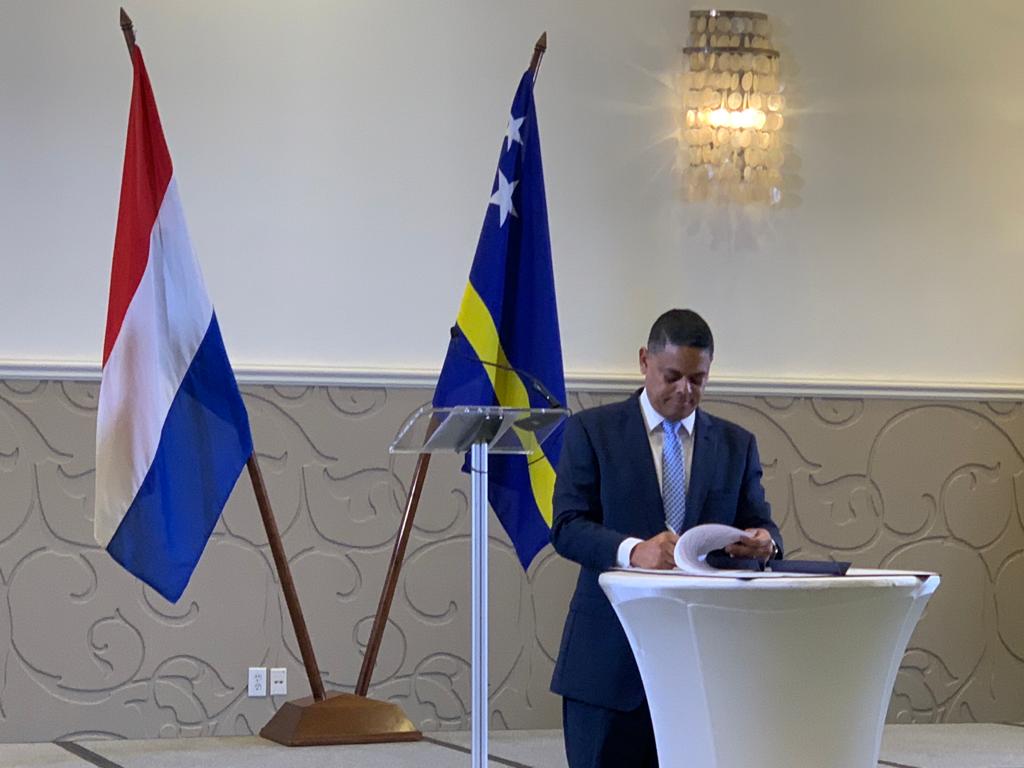 Curaçao en Nederland tekenen voor akkoord