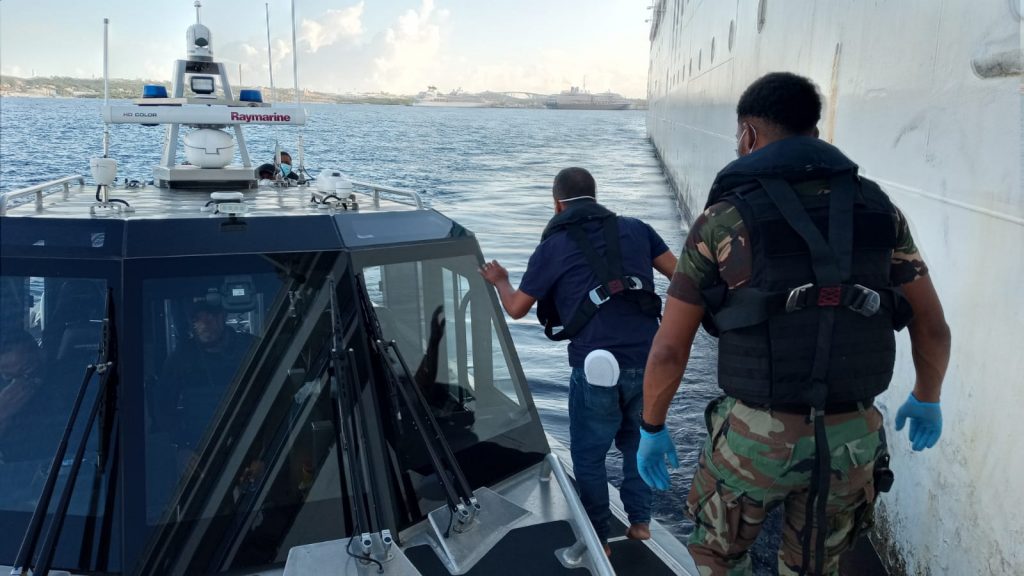 Reddingsactie met cruiseschip op Curaçao