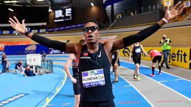Bonevacia heeft het Nederlands record op de 400 meter verbeterd