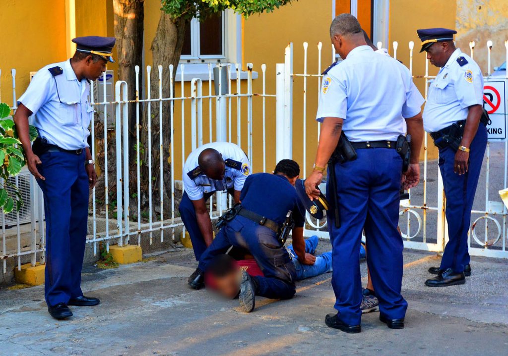 Militairen en cocaïne op Curaçao is twee handen op één buik