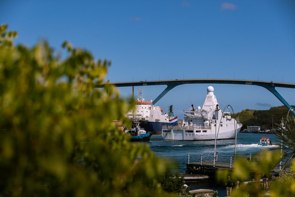 De Friesland is na een week vertraging weer op Curaçao
