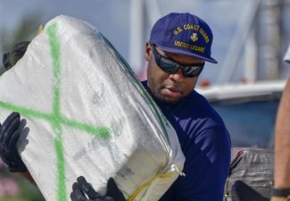 Amerikaanse kustwacht lost 12 ton cocaïne in Miami Beach